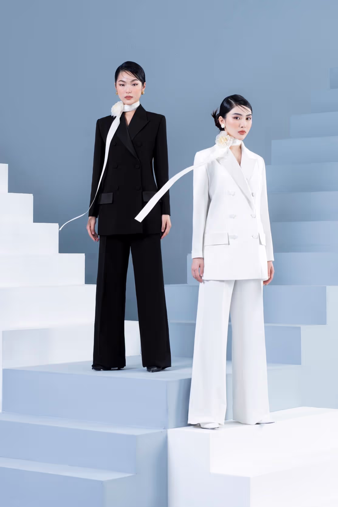 BLACK TAYLOR SET X WHITE TAYLOR SET