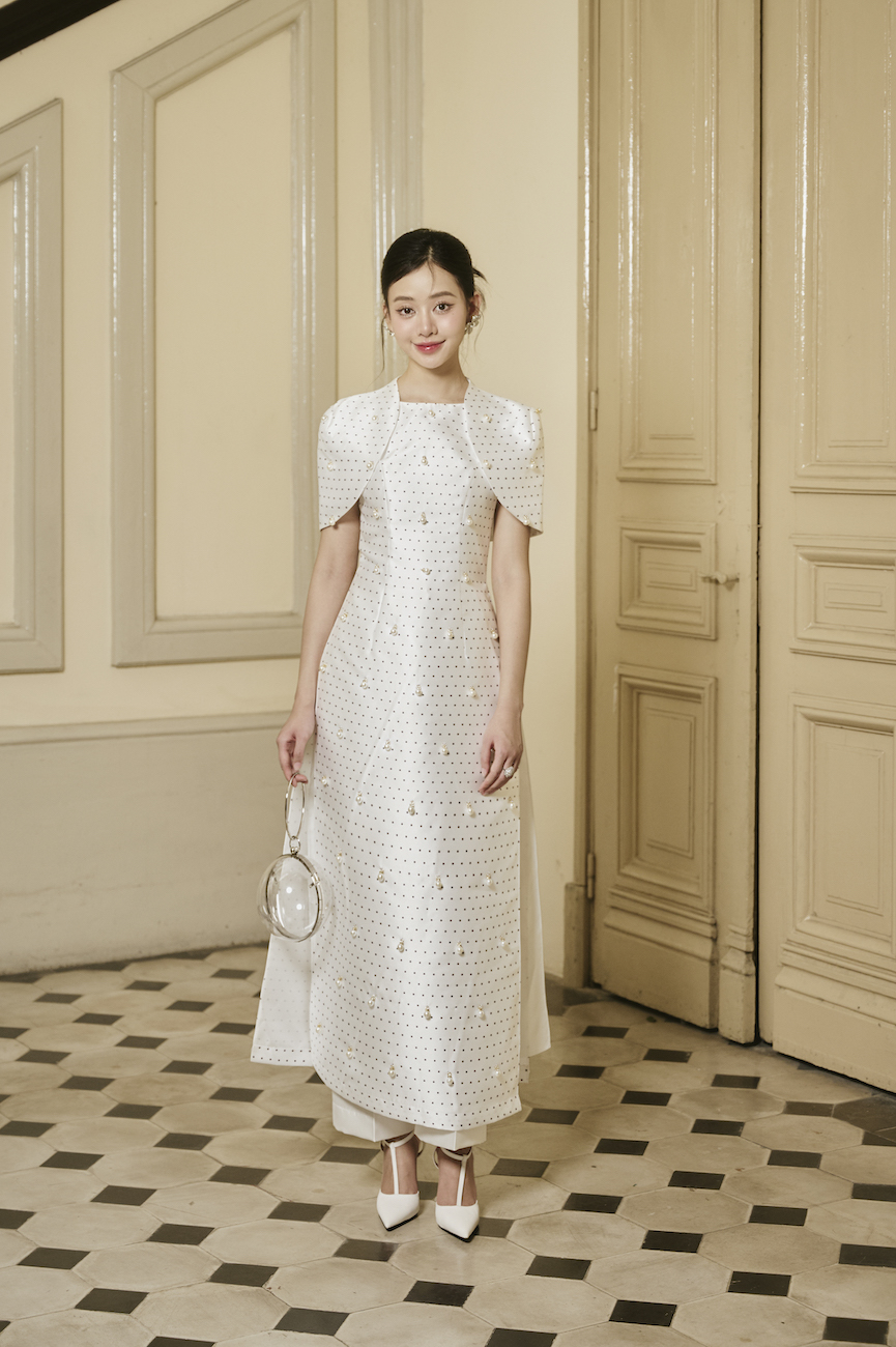 SET AODAI THUÝ AN