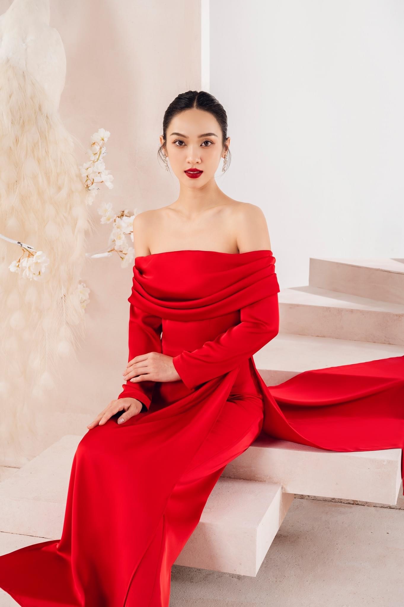 AODAI RED HOLIDAY 4