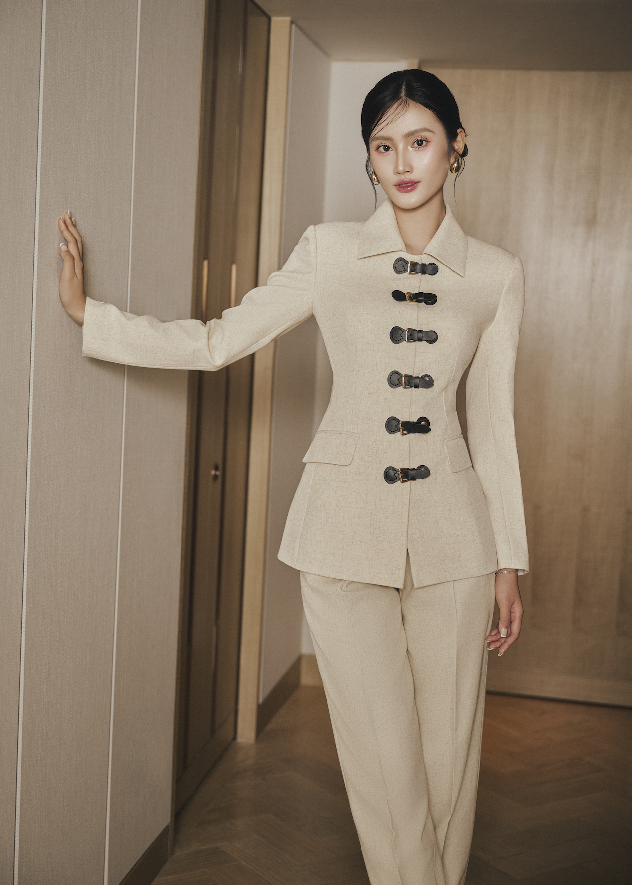 FUNGLE SUIT
